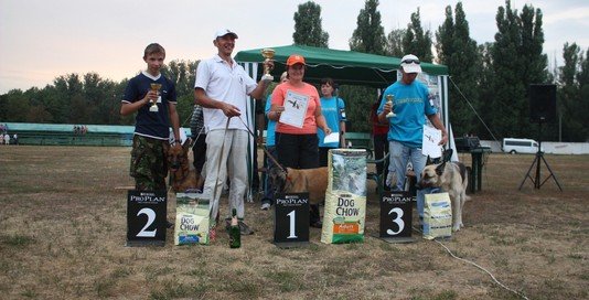 Призеры и победители Всеукраинского чемпионата КСУ по аджилити. Павлоград, август 2011 года. Призеры и победители Всеукраинского чемпионата КСУ по аджилити. Павлоград, август 2011 года. фото