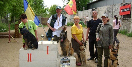 Призеры и победители Чемпионата Одесской области по аджилити. Б.-Днестровский, май 2009 года. Призеры и победители Чемпионата Одесской области по аджилити. Б.-Днестровский, май 2009 года. фото